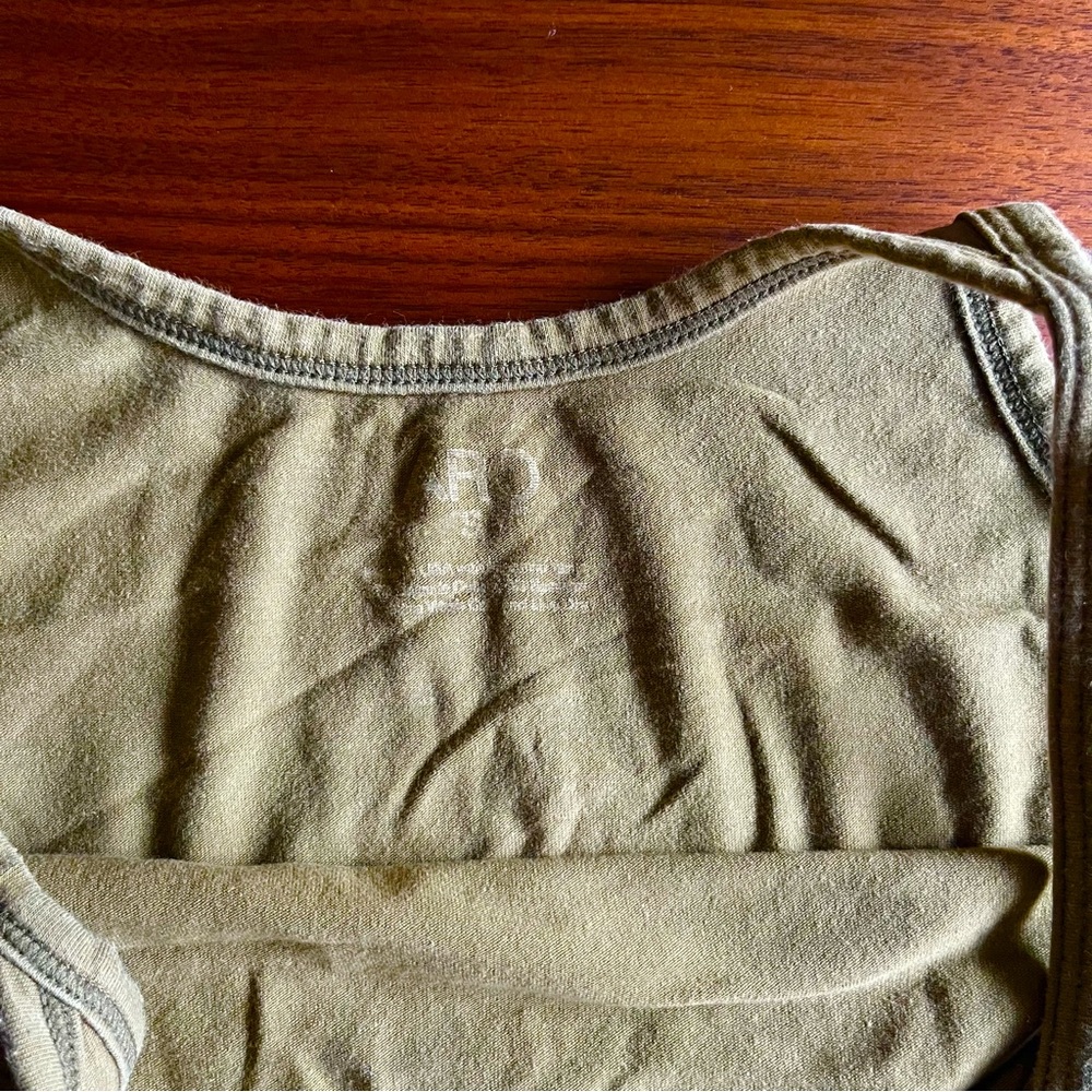 ARQ crop tank (olive) - Picture 3 of 3